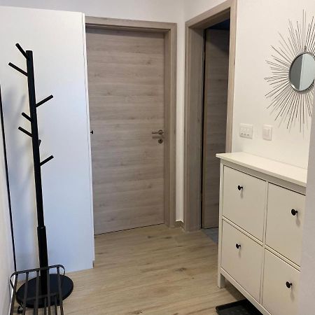 Mint&Rose Apartment Peroj Bagian luar foto