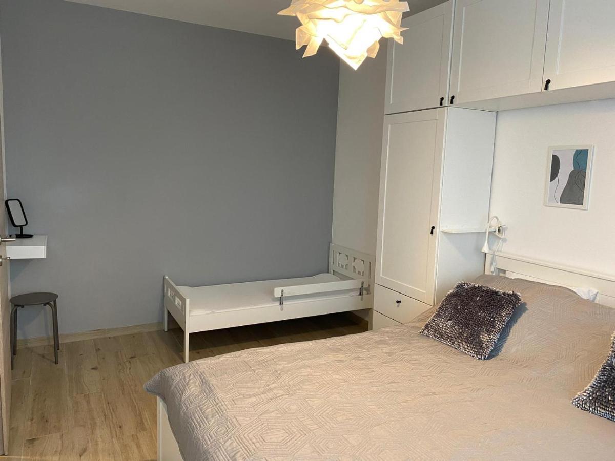 Mint&Rose Apartment Peroj Bagian luar foto